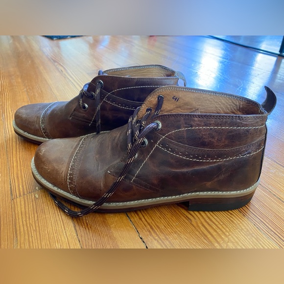 High end, artisan constructed, handmade leather Chukka boots. - Picture 3 of 9